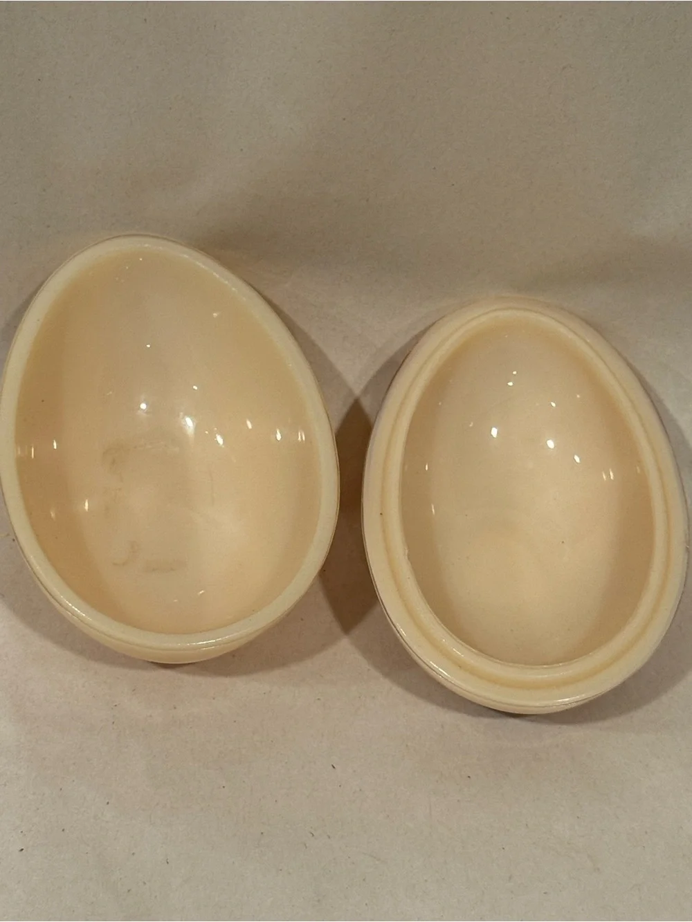 Vintage WESTMORELAND Handpainted Daisy Milk Glass Footed Peach Egg Trinket Box